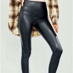 Wilfred Free Aritzia Daria Legging